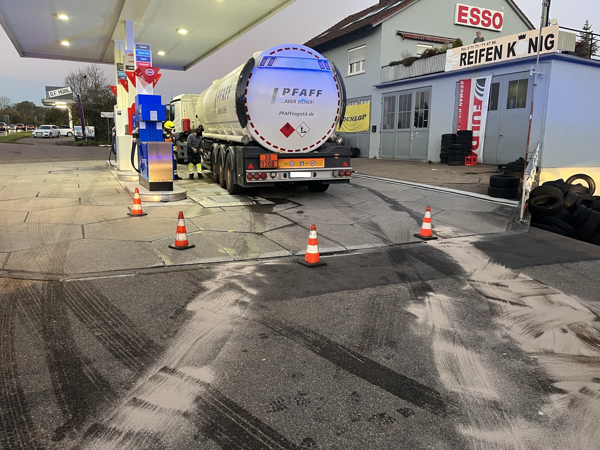                                                     Auslaufender Kraftstoff Tankstelle Böbingen bis Mögglingen 27.10.2022                                    