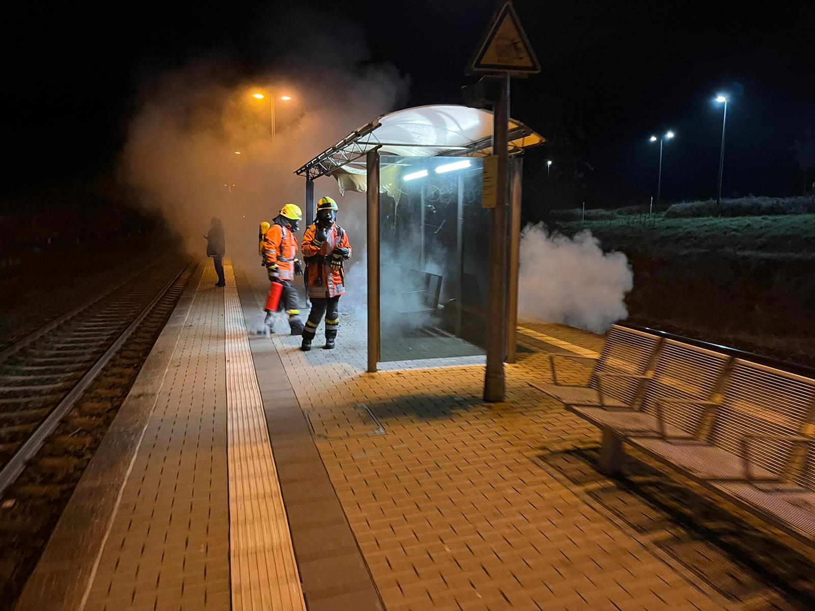                                                     Brand Mülleimer Bahnhof 27.11.2022                                    